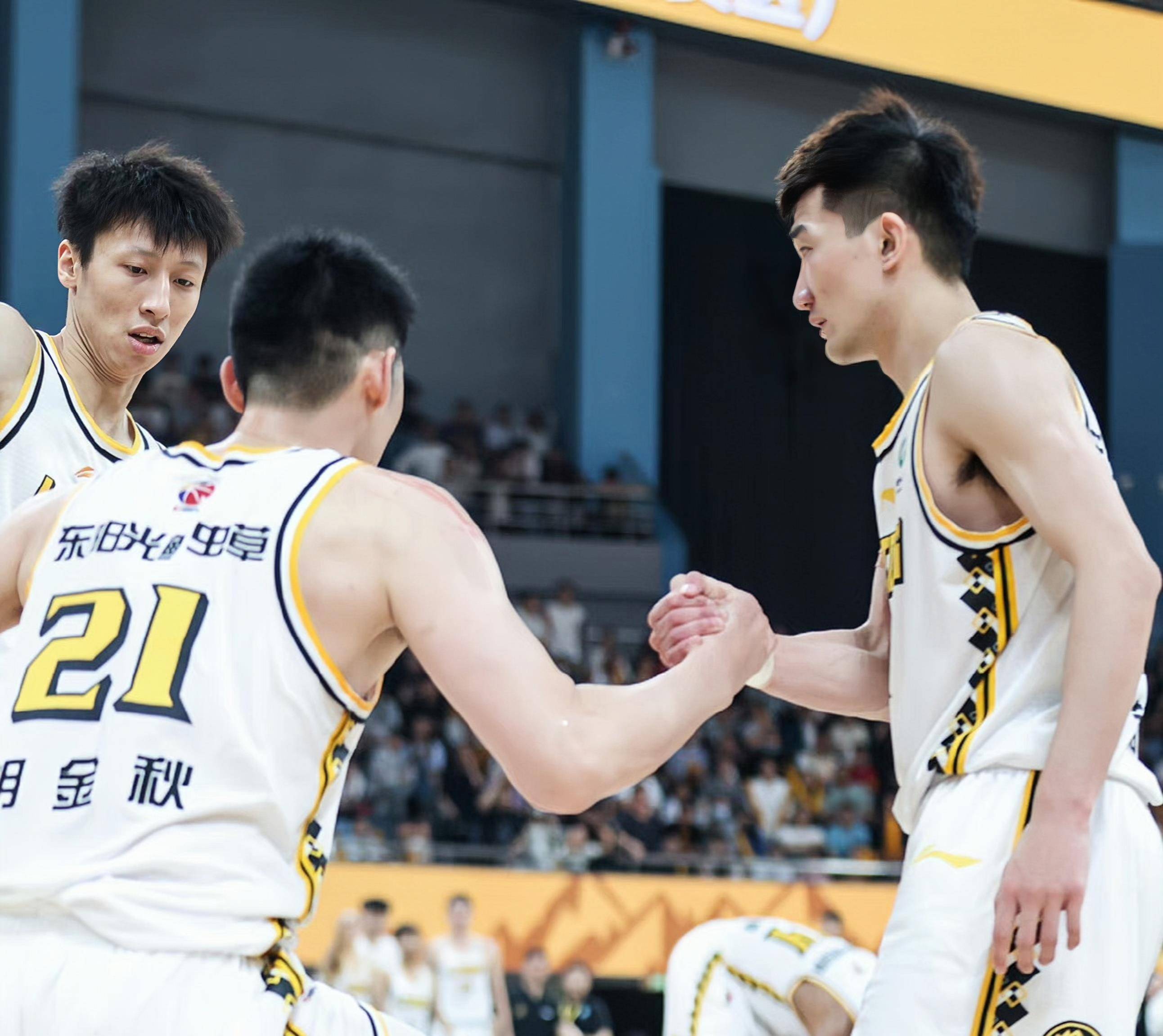 CBA常规赛转会期热度飙升窗口期新疆广汇备战德国杯，转会期布鲁克林篮网扳平良机瞬间刷屏的简单介绍