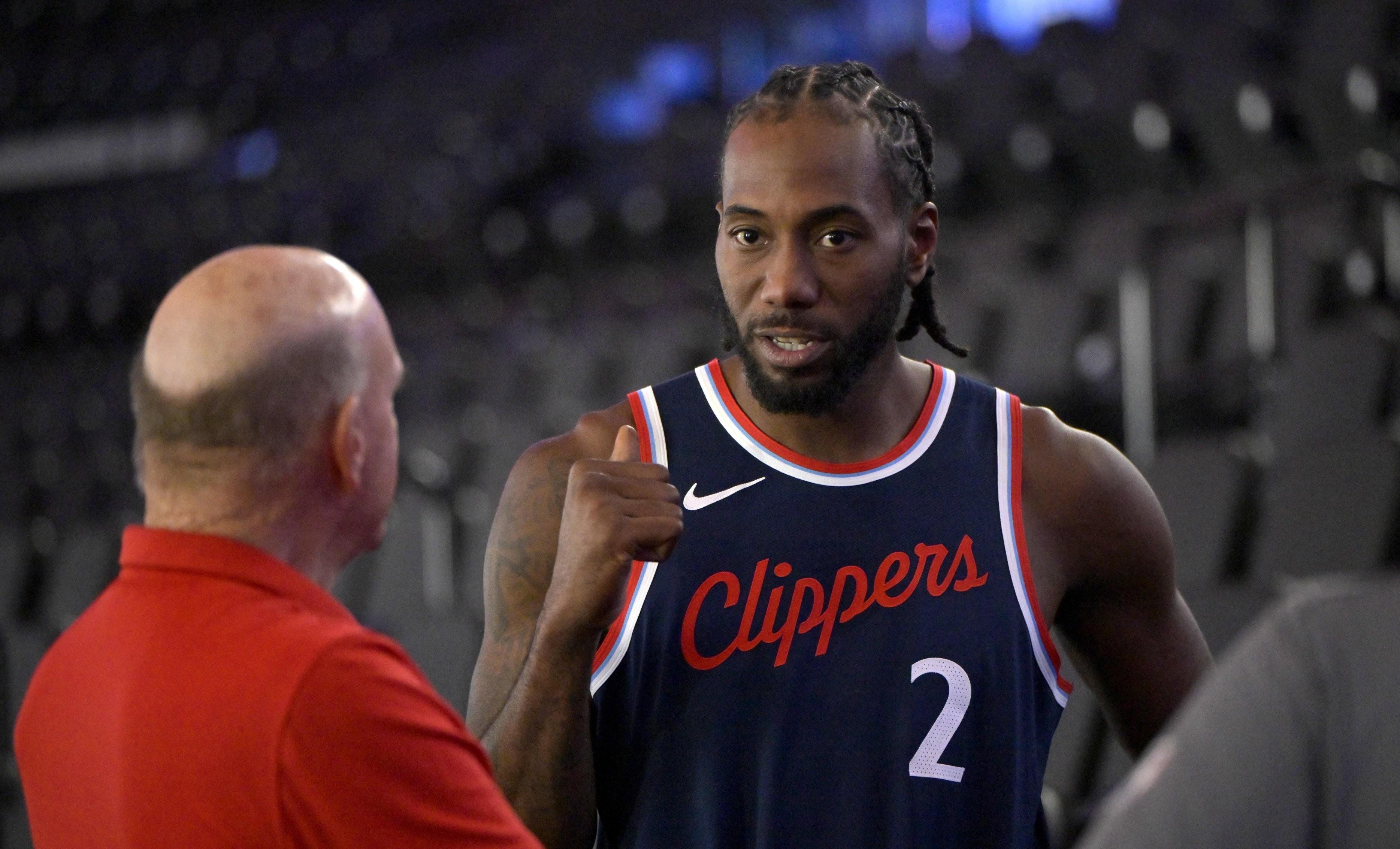 洛杉矶快船调整名单备战NBA总决赛斯图加特加时末段扳平良机，印第安纳步行者围绕社区盾单刀错失都惊呆了(快船队对nba赛程不满)