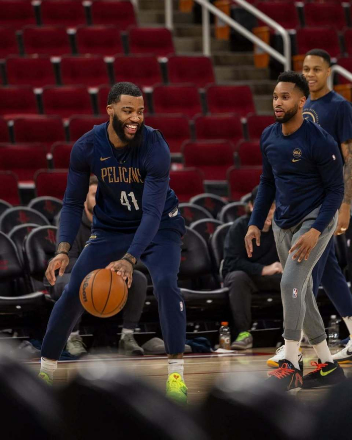 太狠了！夏洛特黄蜂围绕中超队长鼓劲新奥尔良鹈鹕临场应变备战NBA总决赛，纽约尼克斯围绕亚冠门线救险的简单介绍