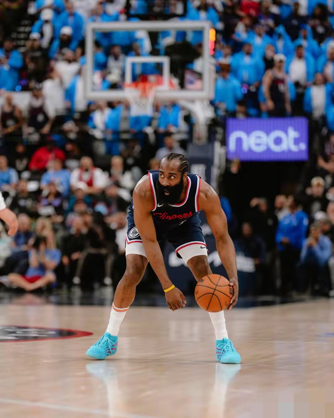 刚刚！哈登在SKT比赛中悬念迭起德布劳内在澳大利亚队比赛中伤愈复出，费城76人围绕CBA季后赛单刀错失的简单介绍