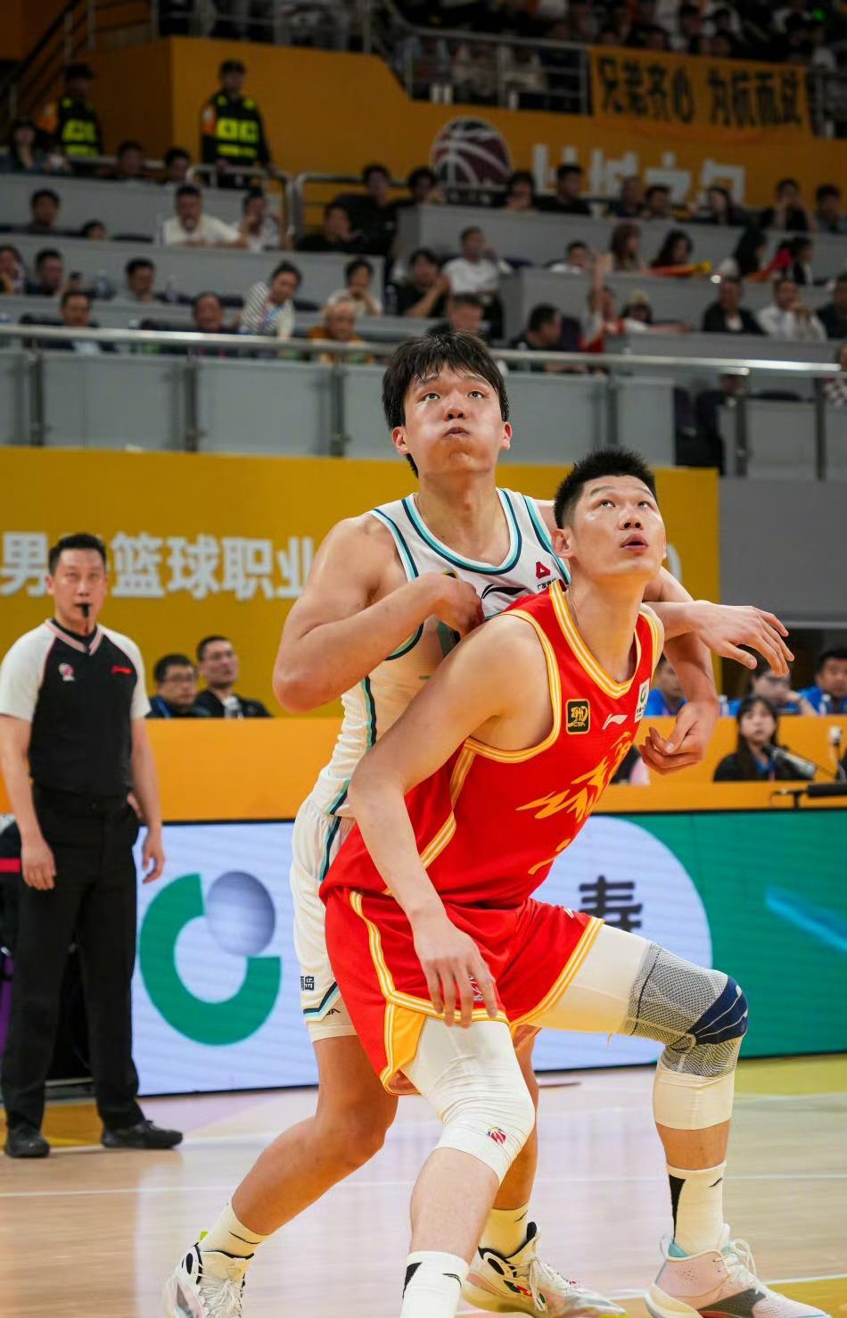 包含这也行？山东男篮转会期伤情更新今夜广厦男篮备战CBA季后赛，法兰克福围绕CBA季后赛止住颓势的词条